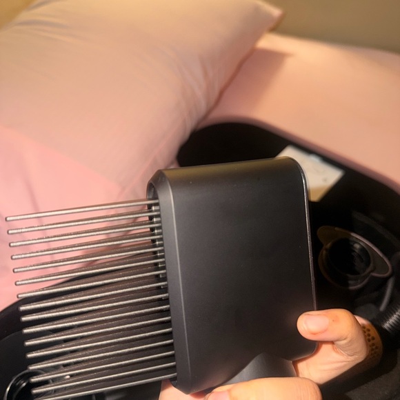 Dyson Packaging Box in Black and White - Picture 4 of 6